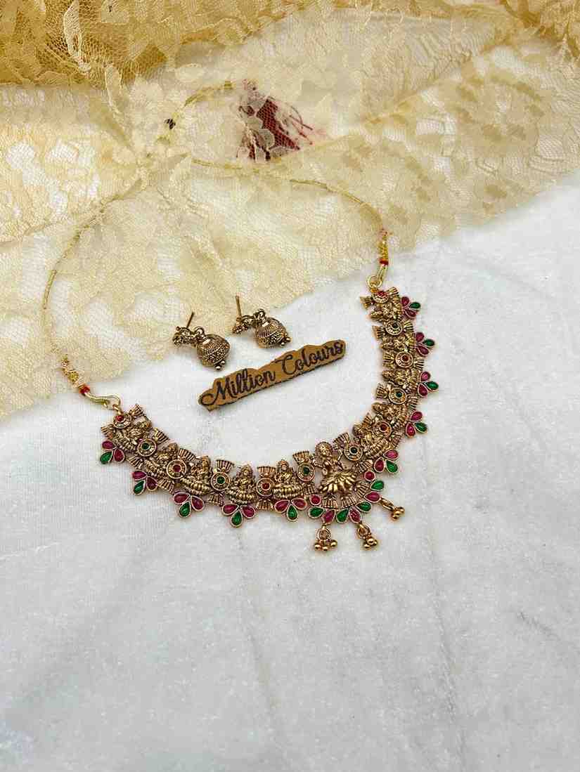 Antique Necklace With Earrings By Million Colours