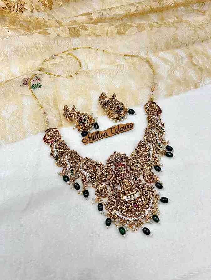 Antique Necklace With Earrings By Million Colours