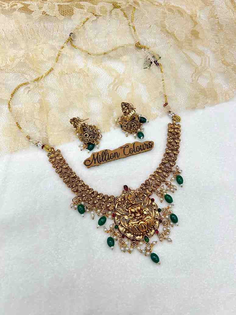 Antique Necklace With Earrings By Million Colours