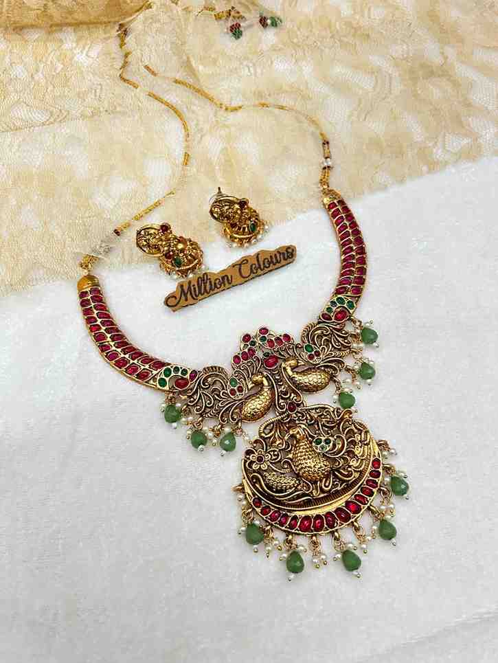 Antique Necklace With Earrings By Million Colours