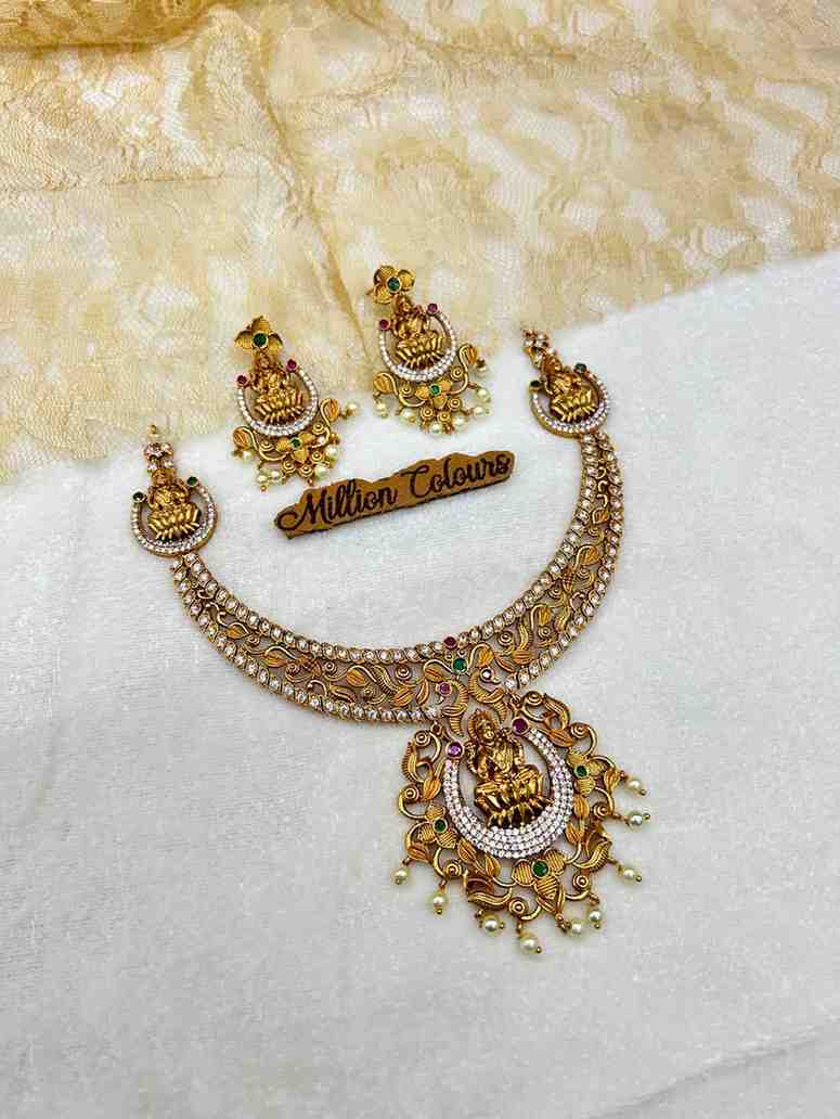 Antique Necklace With Earrings By Million Colours