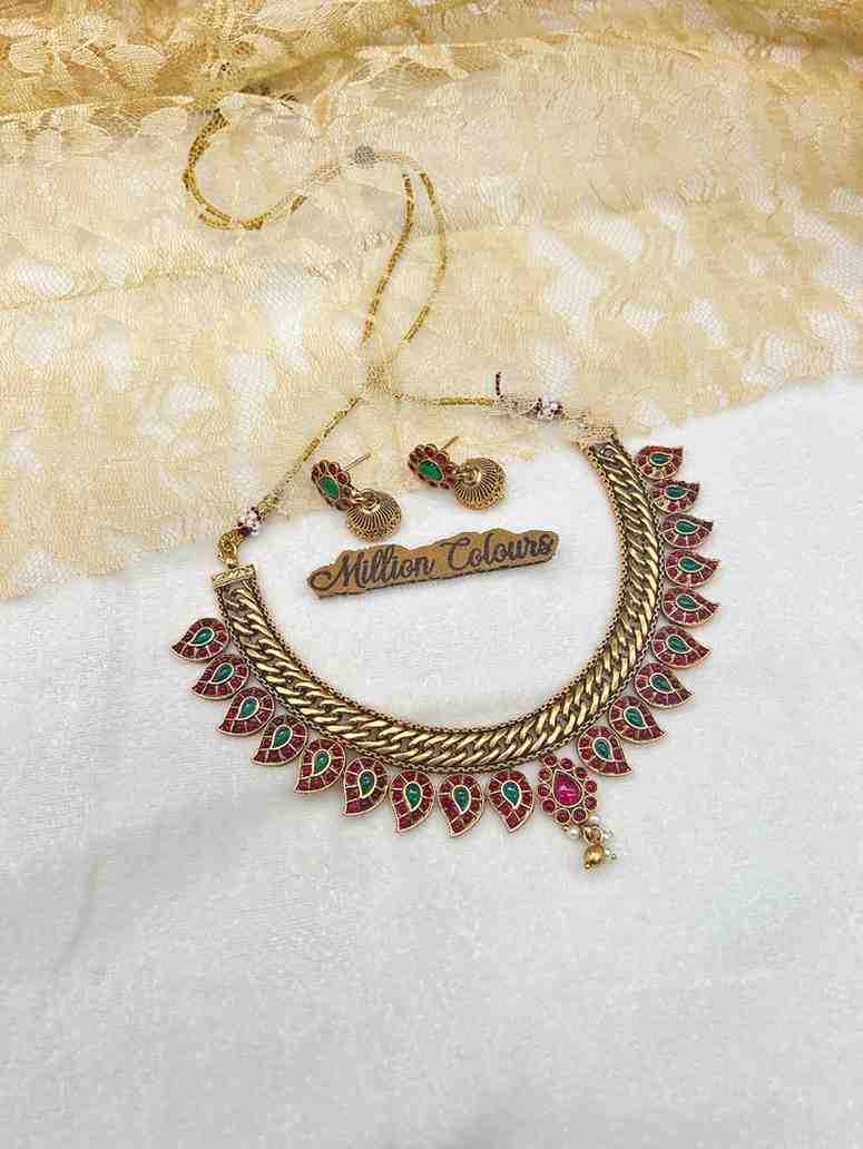 Antique Necklace With Earrings By Million Colours