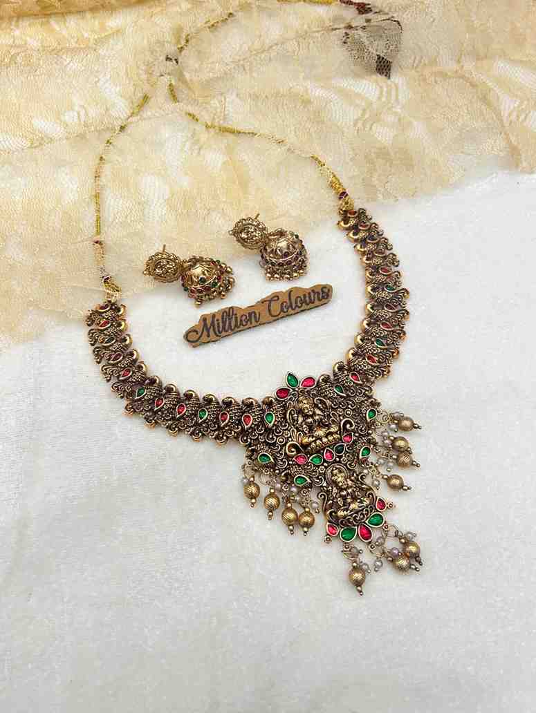Antique Necklace With Earrings By Million Colours