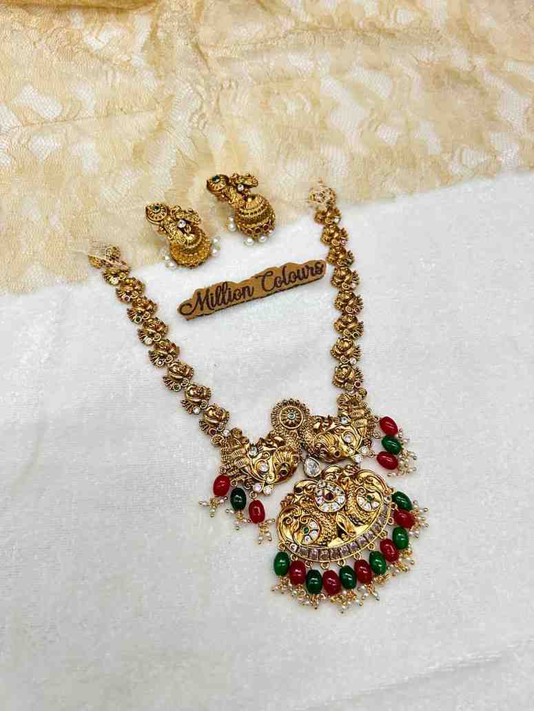 Antique Necklace With Earrings By Million Colours