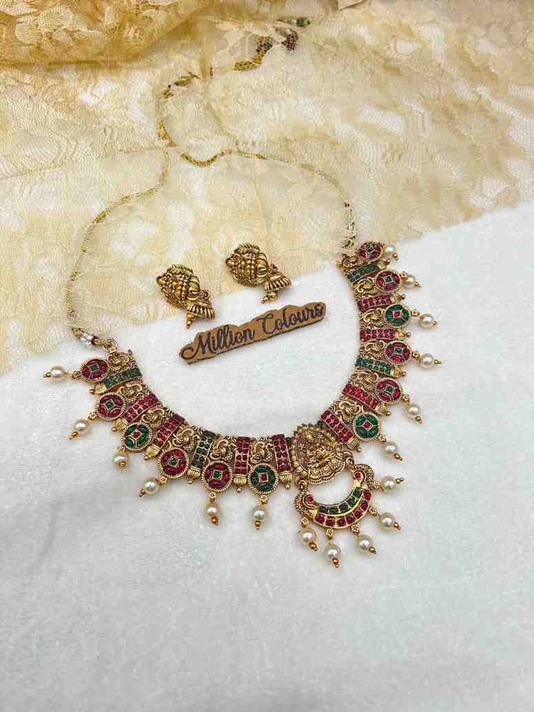 Antique Necklace With Earrings By Million Colours