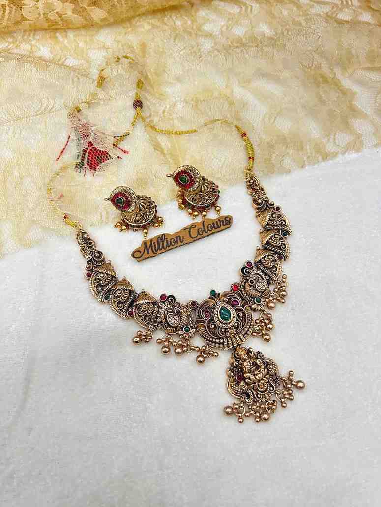 Antique Necklace With Earrings By Million Colours
