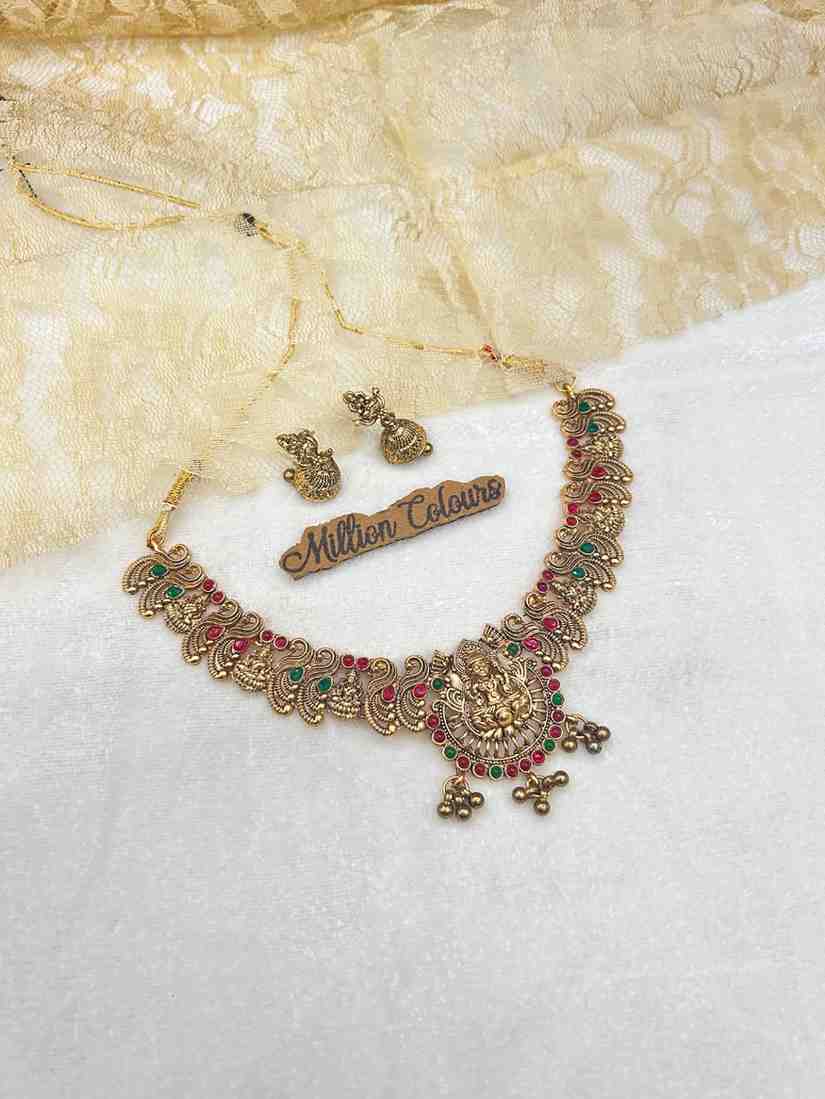 Antique Necklace With Earrings By Million Colours