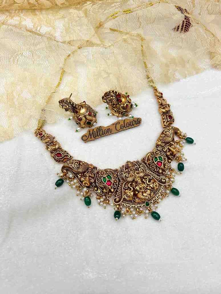 Antique Necklace With Earrings By Million Colours