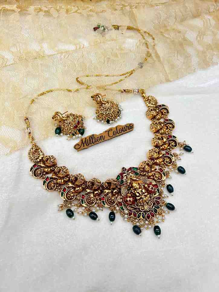 Antique Necklace With Earrings By Million Colours