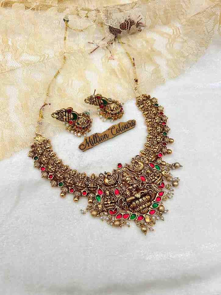 Antique Necklace With Earrings By Million Colours