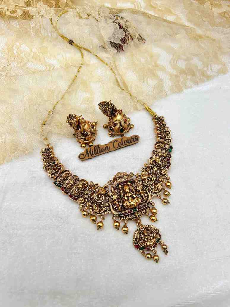 Antique Necklace With Earrings By Million Colours
