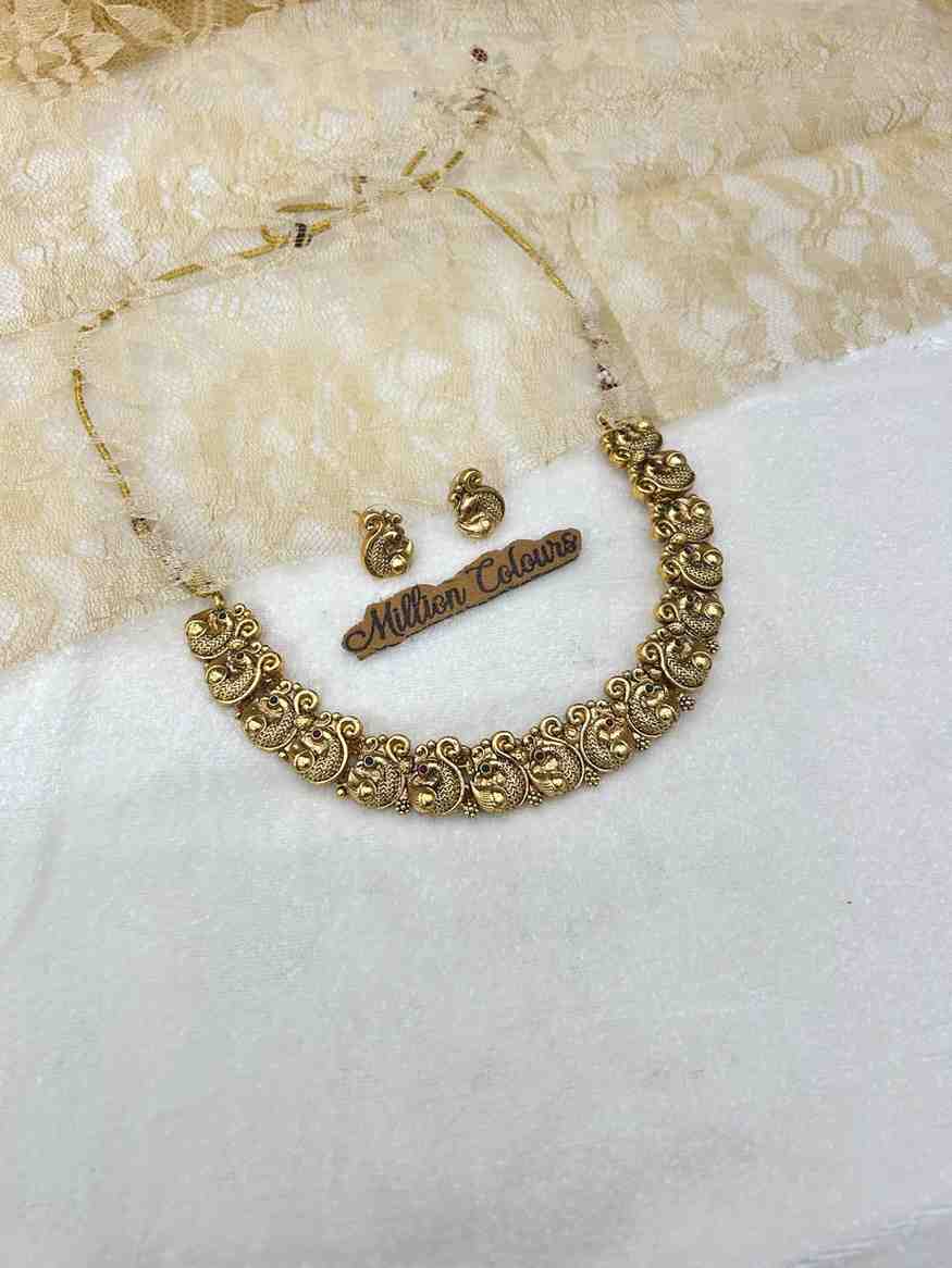 Antique Necklace With Earrings By Million Colours