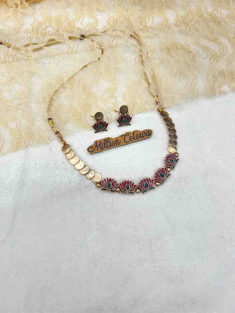 Antique Necklace With Earrings By Million Colours