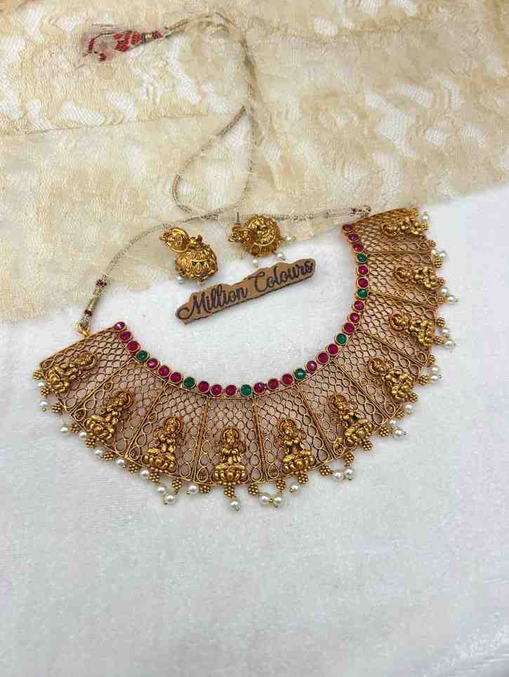 Antique Necklace With Earrings By Million Colours