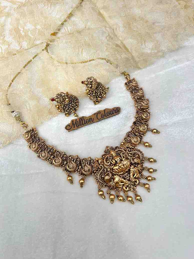 Antique Necklace With Earrings By Million Colours