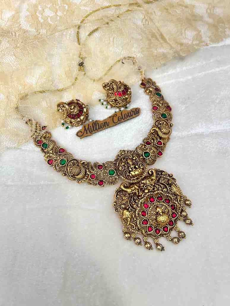 Antique Necklace With Earrings By Million Colours