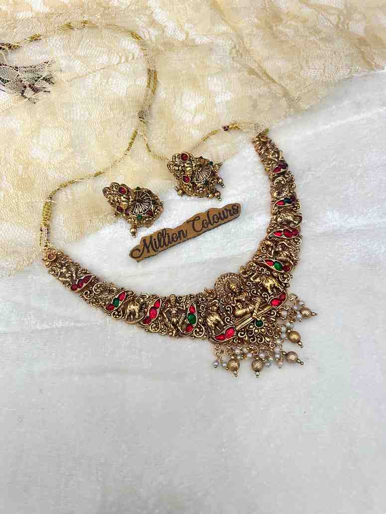 Antique Necklace With Earrings By Million Colours