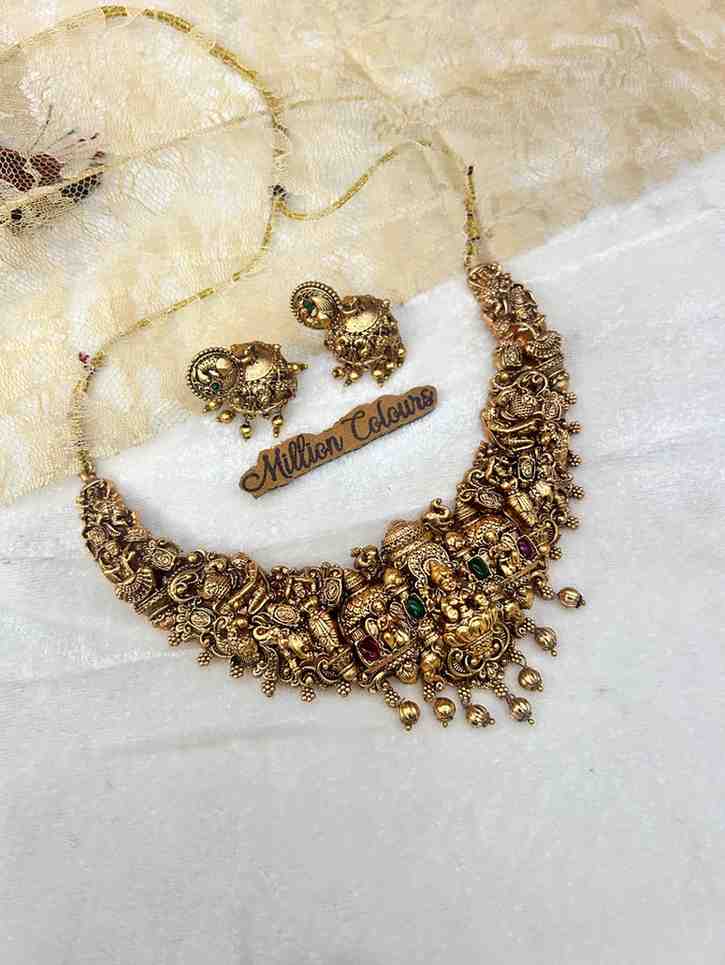 Antique Necklace With Earrings By Million Colours