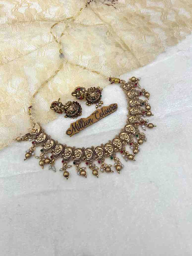 Antique Necklace With Earrings By Million Colours