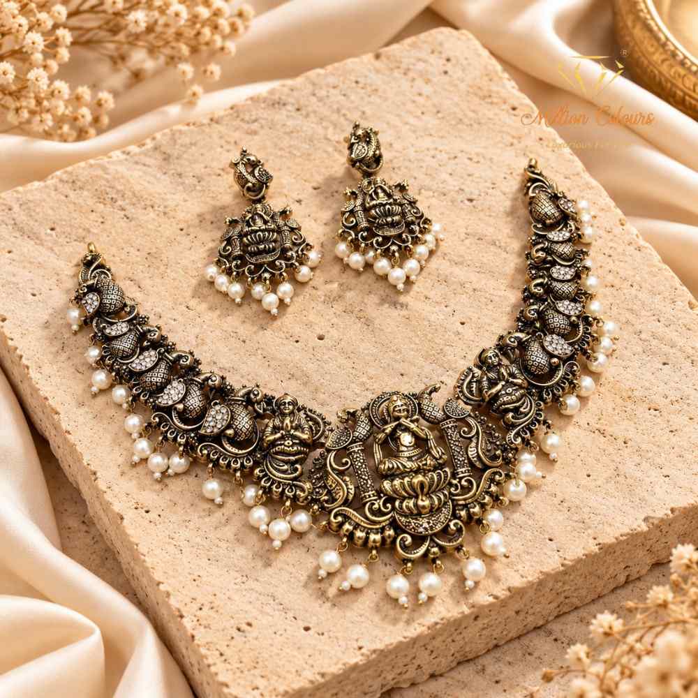 Antique Necklace With Earrings By Million Colours