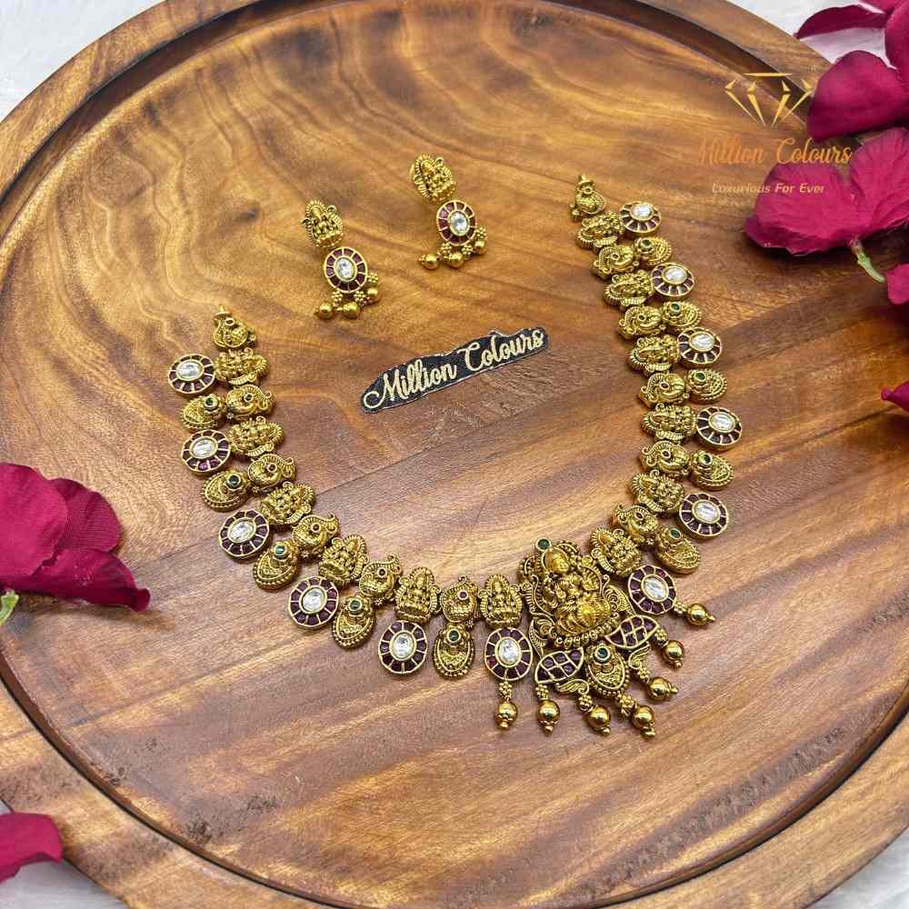 Antique Necklace With Earrings By Million Colours