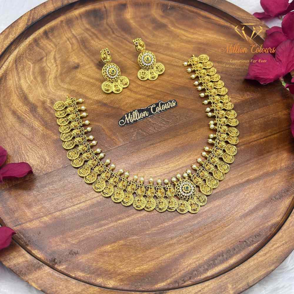Antique Necklace With Earrings By Million Colours
