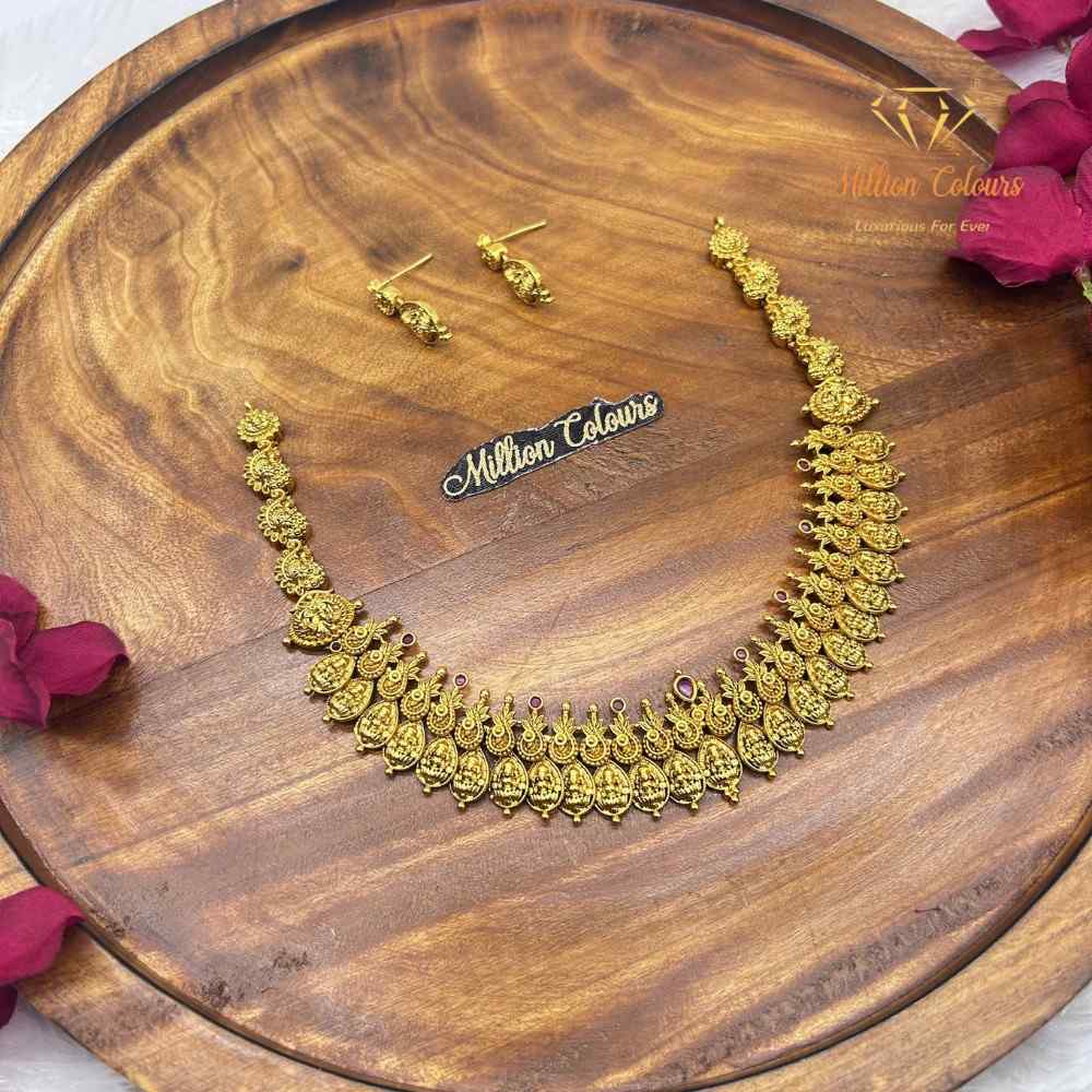 Antique Necklace With Earrings By Million Colours
