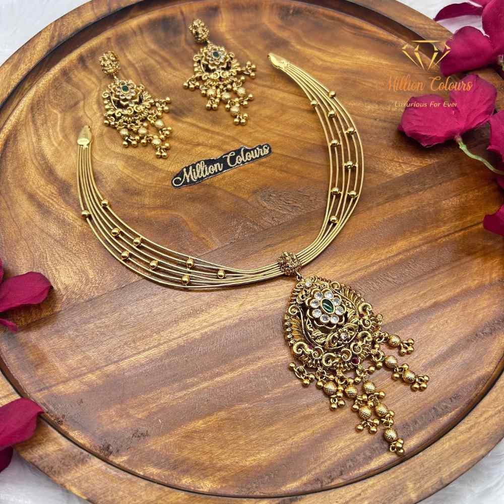 Antique Necklace With Earrings By Million Colours