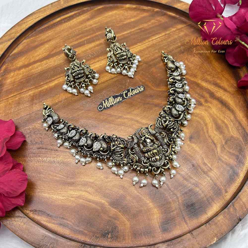 Antique Necklace With Earrings By Million Colours