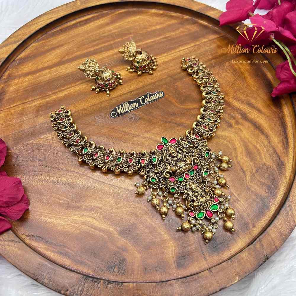 Antique Necklace With Earrings By Million Colours