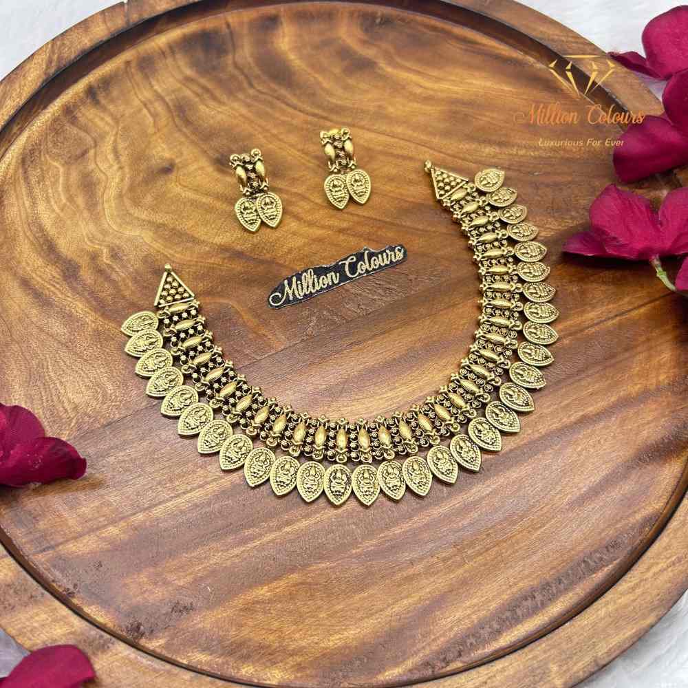 Antique Necklace With Earrings By Million Colours