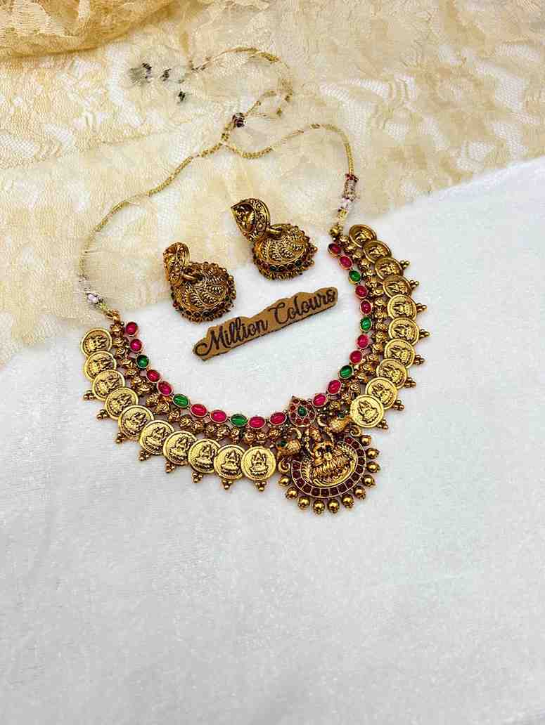 Antique Necklace With Earrings By Million Colours