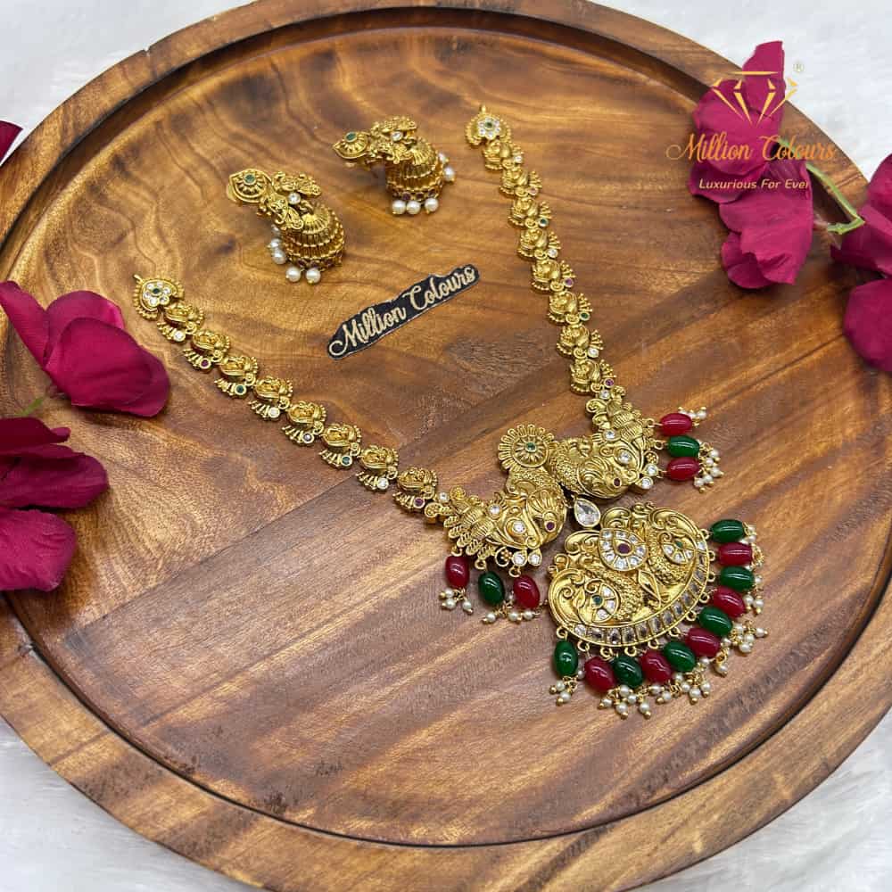 Antique Necklace With Earrings By Million Colours
