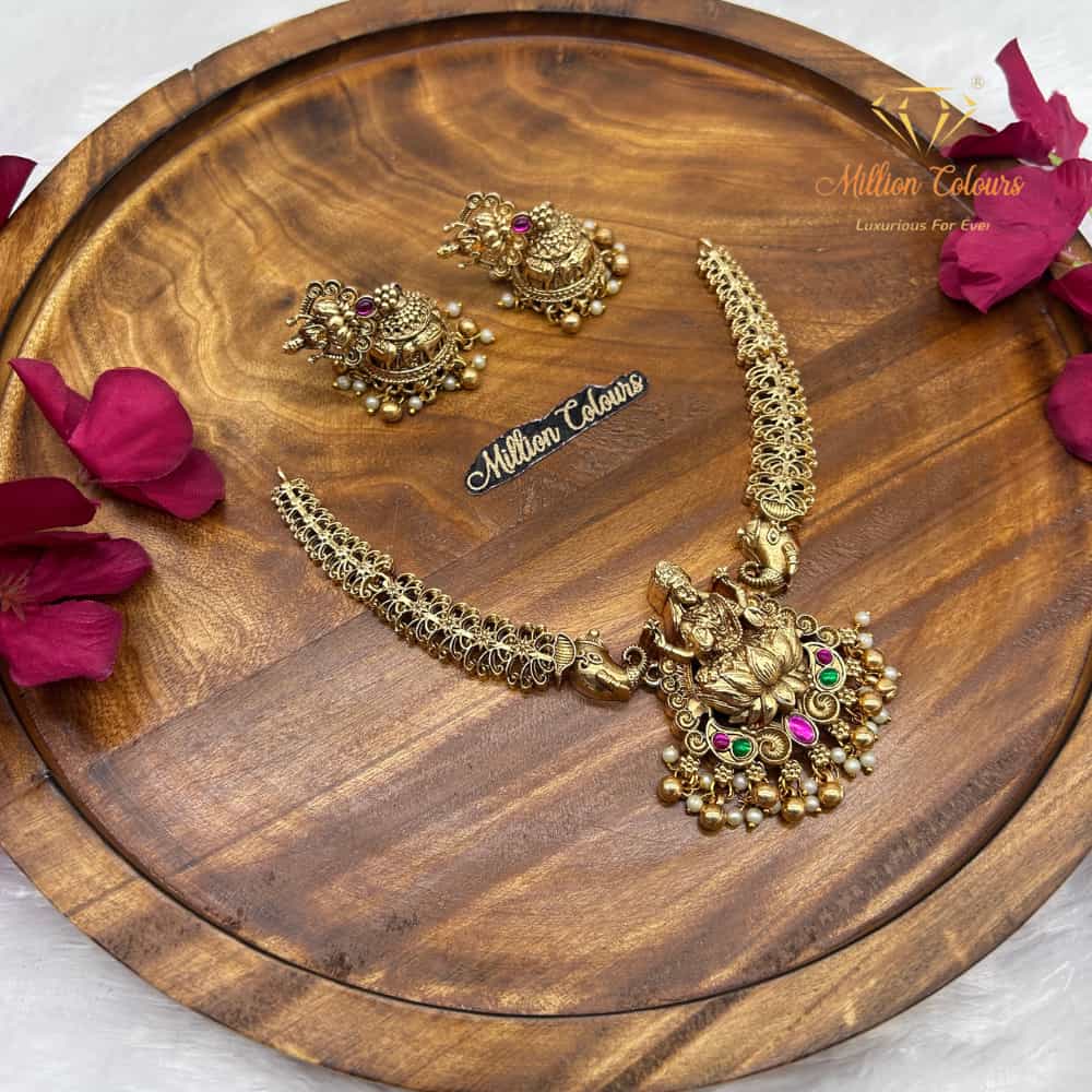 Antique Necklace With Earrings By Million Colours