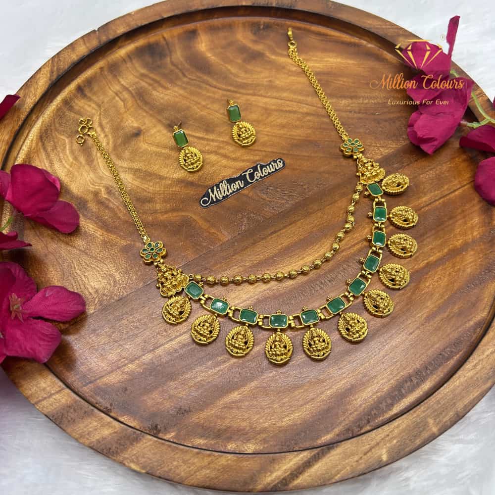 Antique Necklace With Earrings By Million Colours