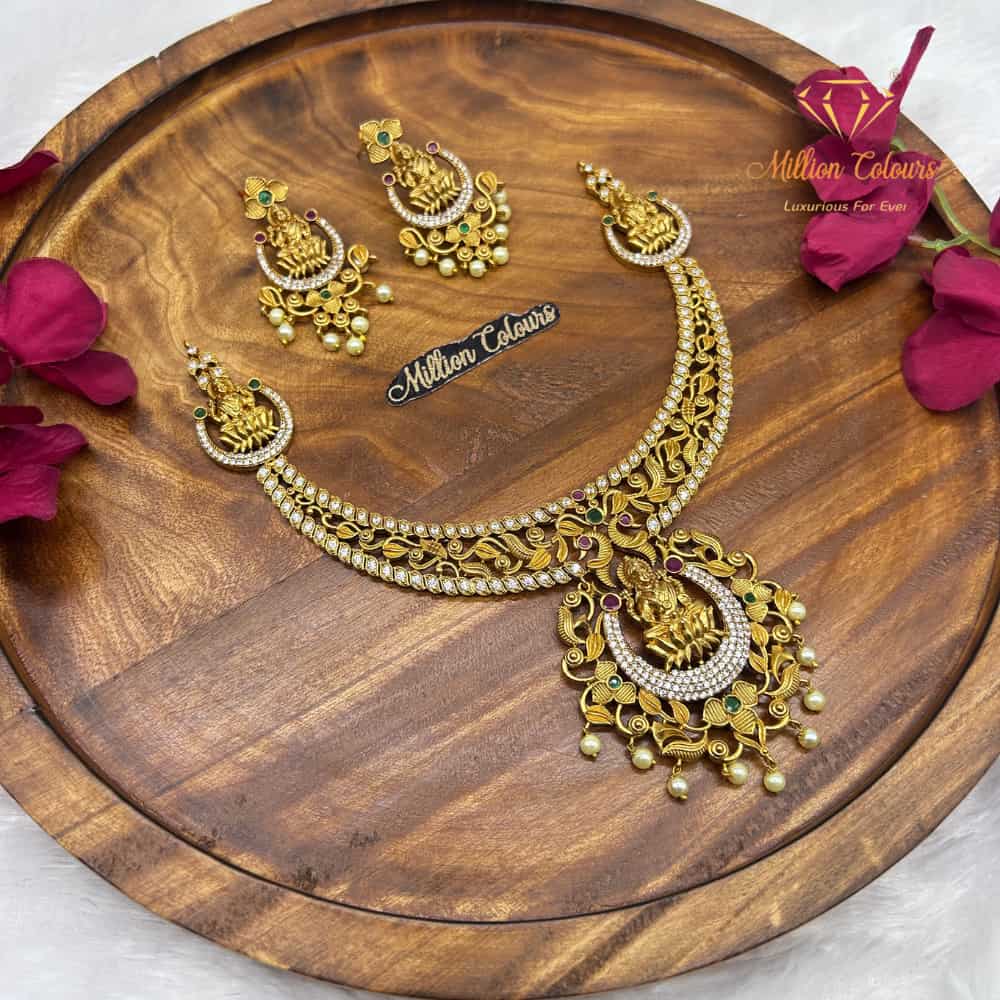 Antique Necklace With Earrings By Million Colours